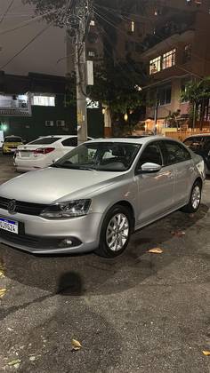 VOLKSWAGEN JETTA 2.0 COMFORTLINE FLEX 4P TIPTRONIC